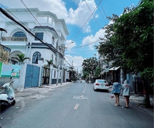 NGAY CÔNG VIÊN - TRUNG TÂM - GIÁP TÂN PHÚ - NHÀ 2 TẦNG MỚI ĐẸP VÀO