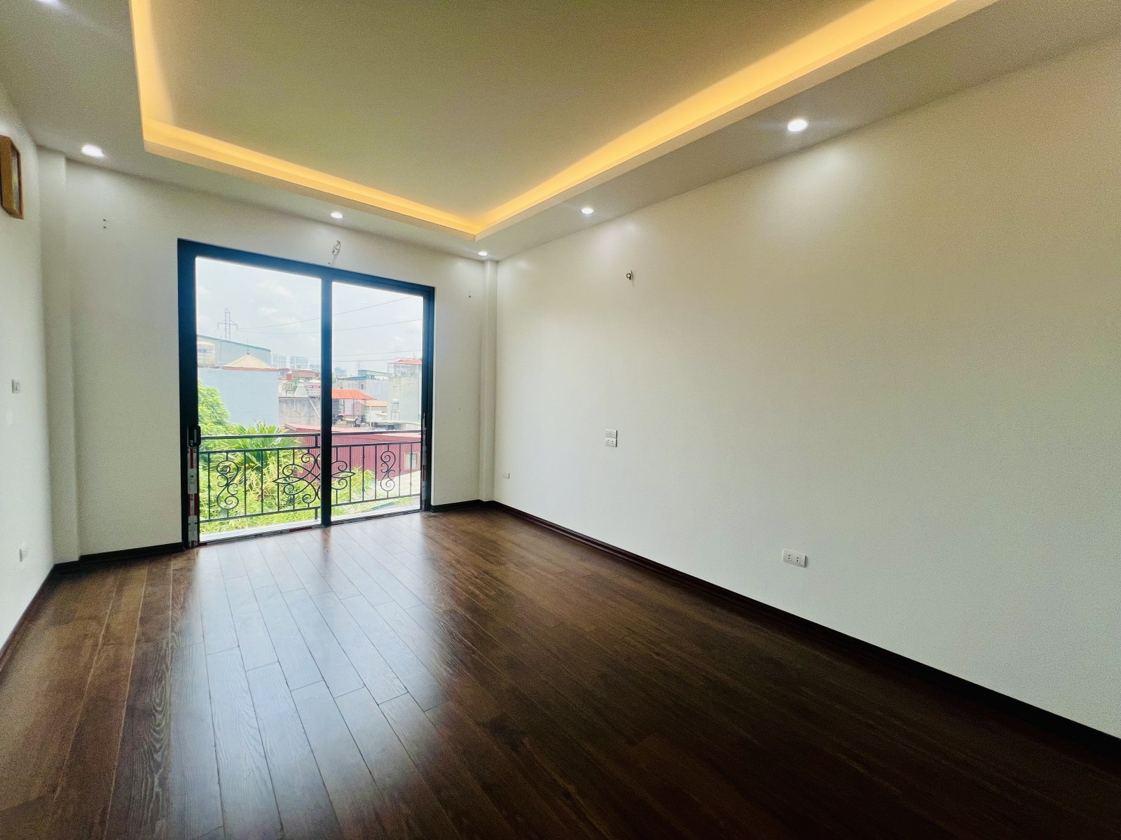 Tân Mai, 35m2, Nhà mới 5 tầng, Ô tô rất gần, Nhỉnh 5 tỉ, LH