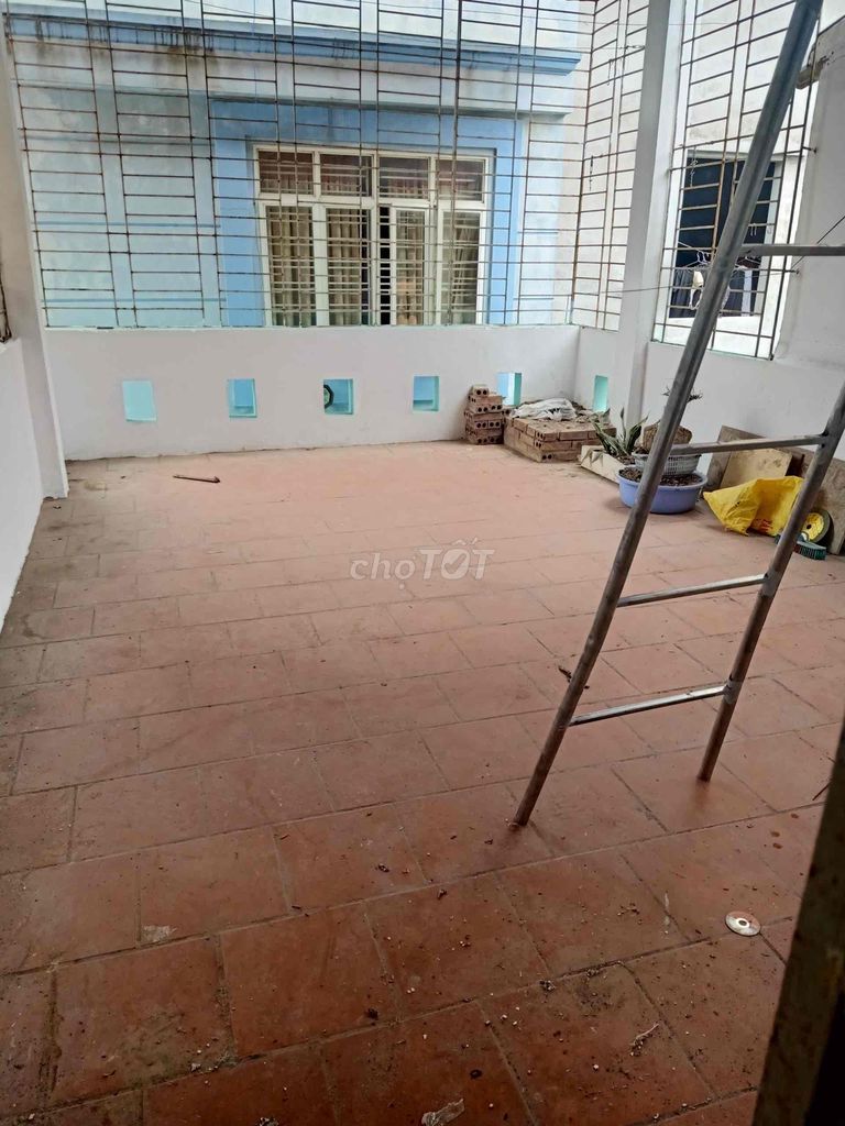 Cần cho thuê nhà 55m2 x 3 tầng ngay ngã 3 Xa La, Hà Đông