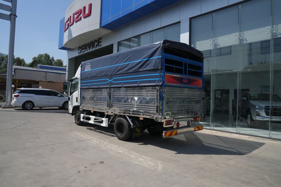 Cần bán xe tải Isuzu QKR210 thùng bạt Inox