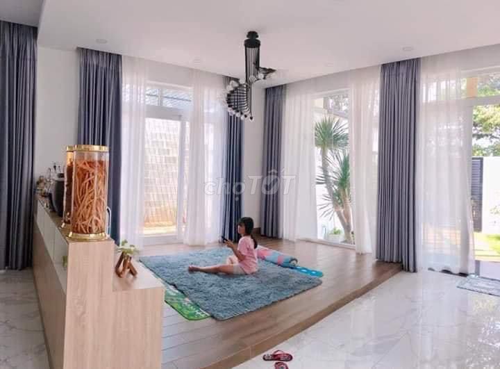 Nhà Biệt thự mini mái ngói - Diện tích 325 m2 - 3 PN, phòng Master.