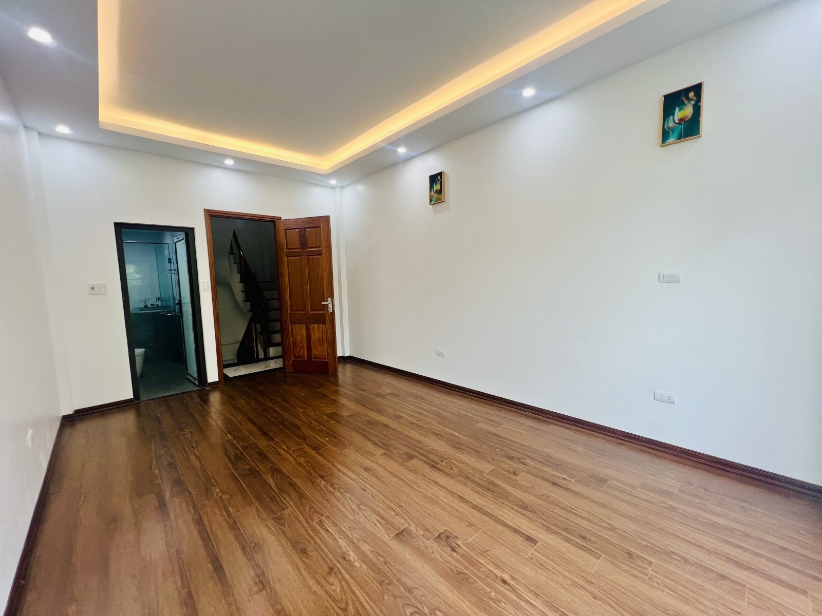 Tân Mai, 35m2, Nhà mới 5 tầng, Ô tô rất gần, Nhỉnh 5 tỉ, LH