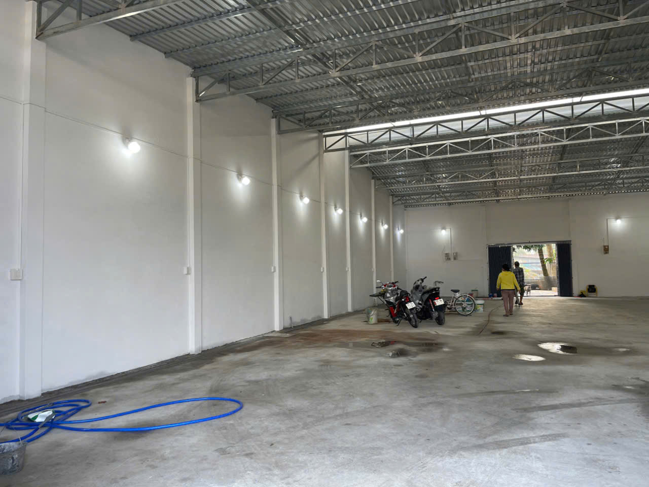 91. Cho Thuê Kho Xưởng 300M² Có Sân Sau Mặt Sông Nhỏ