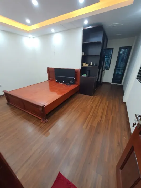 Bán nhà phố Nguyễn Đình Hoàn, Cầu Giấy, 33m2, 5 tầng, kinh doanh,