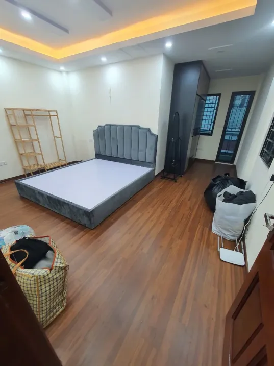 Bán nhà phố Nguyễn Đình Hoàn, Cầu Giấy, 33m2, 5 tầng, kinh doanh,