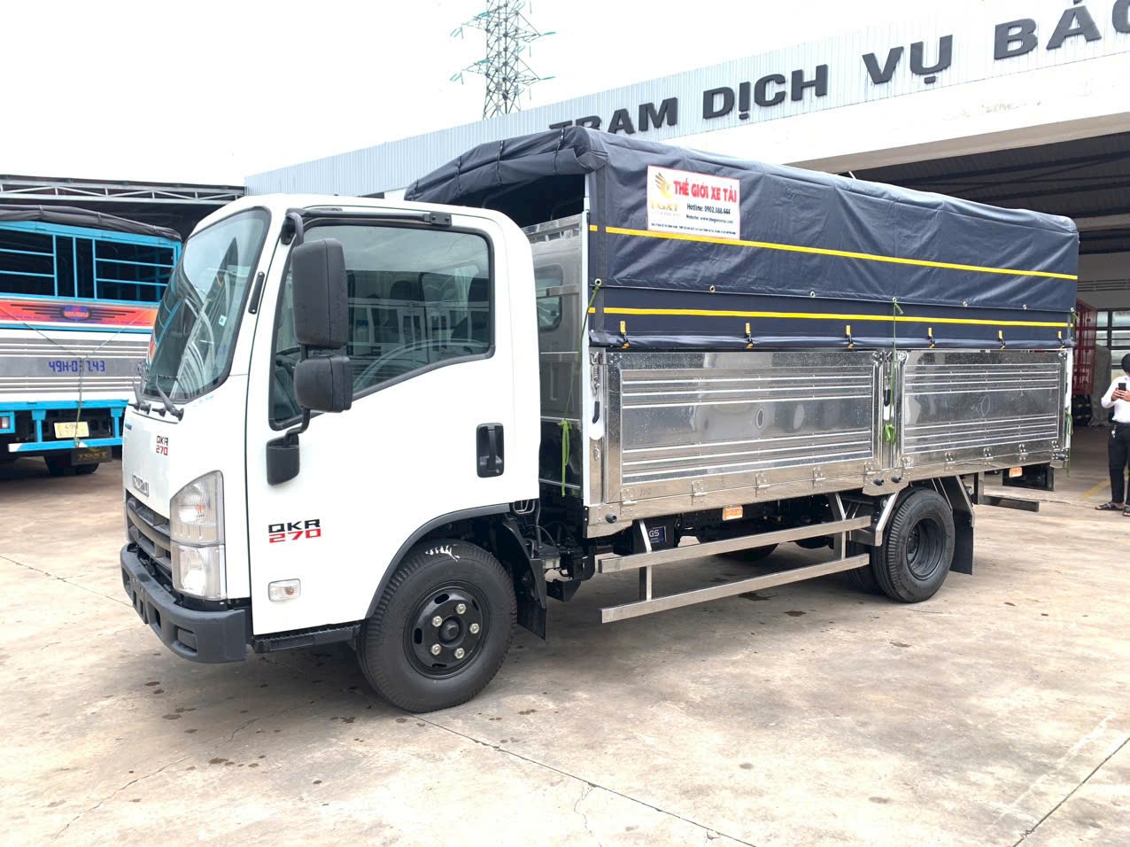 Cần bán xe tải Isuzu QKR270 thùng bạt Inox