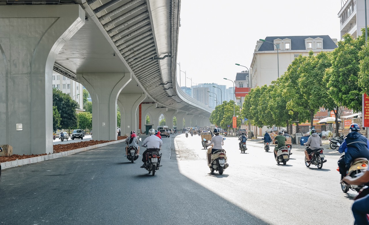 BÁN NHÀ MẶT PHỐ GẦN NGÃ TƯ SỞ - Ô TÔ ĐỖ CỬA - KINH DOANH ĐỈNH CAO -