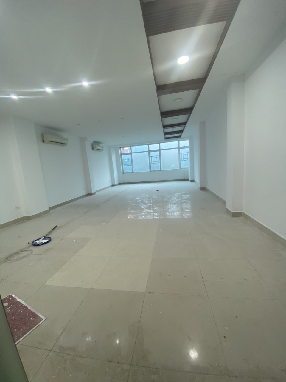 Cho Thuê Văn Phòng Hoàng Ngân - Trần Duy Hưng 90m2 - 15tr/tháng