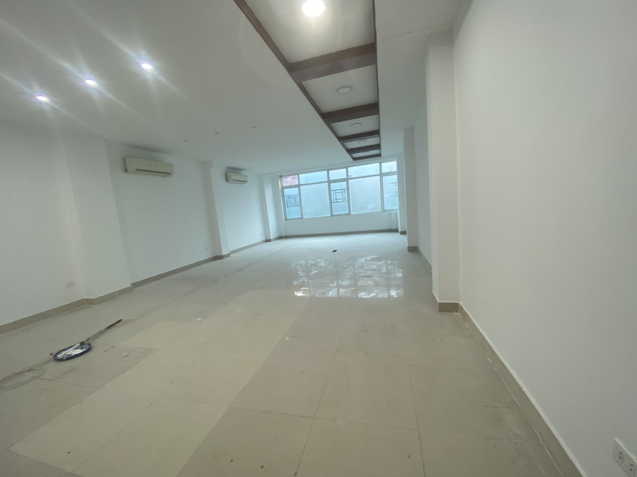 Cho Thuê Văn Phòng Hoàng Ngân - Trần Duy Hưng 90m2 - 15tr/tháng