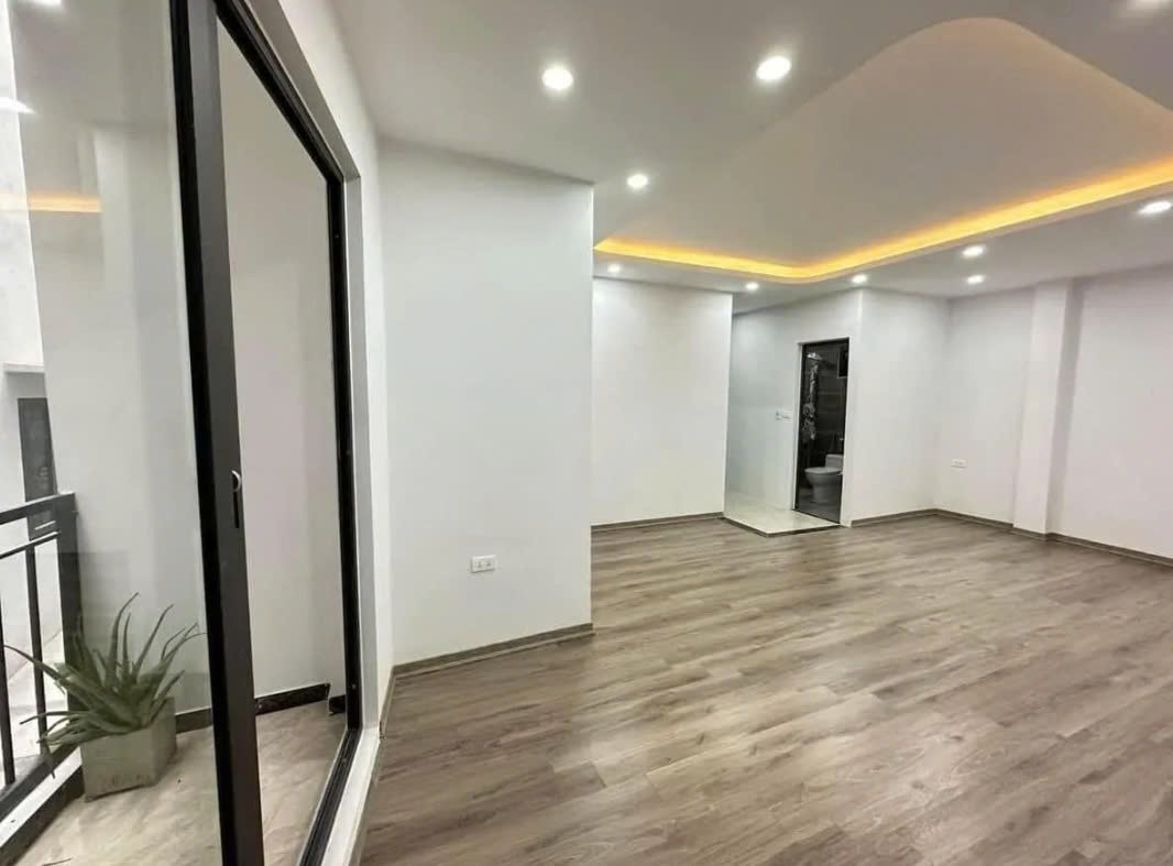 Nhà Mới Kính Koong 5 tầng thang máy trung tâm Hai Bà Trưng 41m2 giá