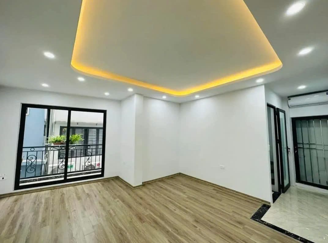 Nhà Mới Kính Koong 5 tầng thang máy trung tâm Hai Bà Trưng 41m2 giá