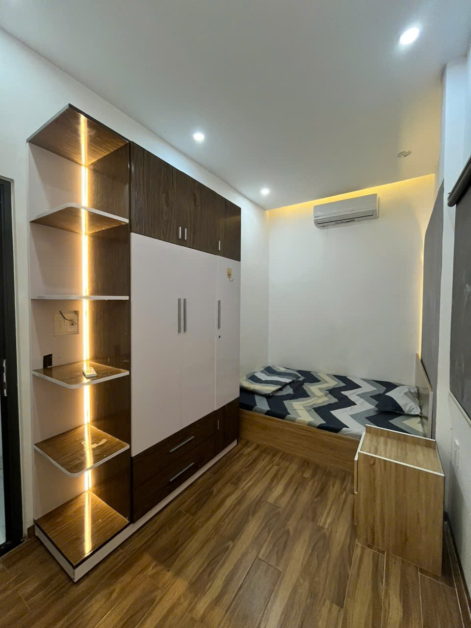 ♥ Nhà sát MT Ông Ích Khiêm, 52.2m2, 2 tầng hiện đại, 3PN, ở ngay