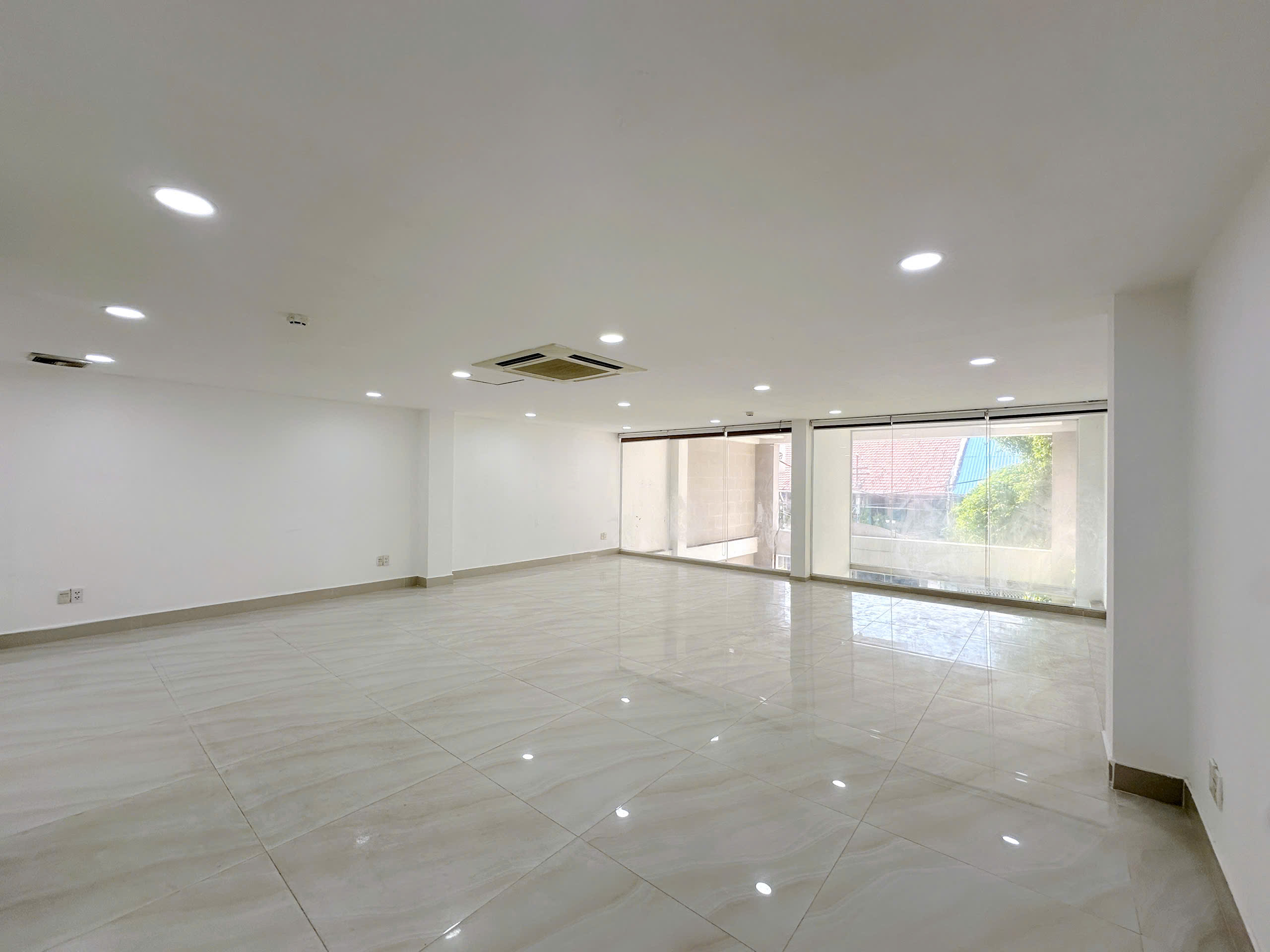 Cho thuê 260m2 sàn văn phòng tại Khánh Hội Quận 4. Giá cực ưu đãi