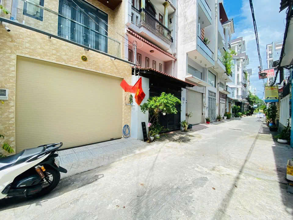 BÁN NHÀ 3 TẦNG, 52M2,  PHẠM VĂN BẠCH, TÂN BÌNH , HXH 8M THÔNG  -