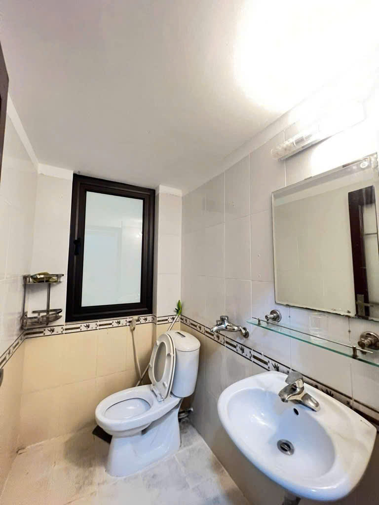 Bán Nhà Cù Chính Lan, 35m², Ngõ Thông, Ô Tô, Thoáng Sáng, Giá Chỉ